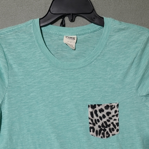PINK VICTORIA'S SECRET Green Tee Shirt with Animal Print Pocket - Size Small - Picture 10 of 10